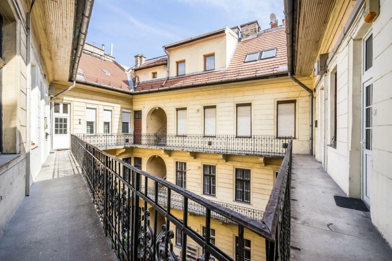 Bpr Thrill Design Home With A/C Budapest Esterno foto